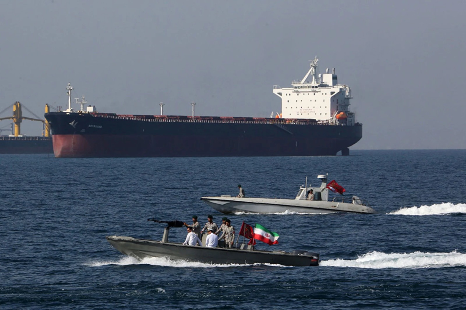 Blocada SUA în Strâmtoarea Ormuz: Petroliere trec cu succes