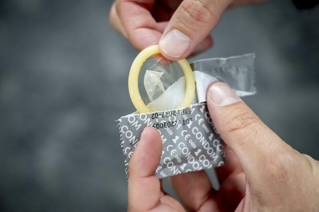 NYTimes: cel mai mare producător de prezervative din lume crește prețurile cu 30% din cauza războiului din Iran