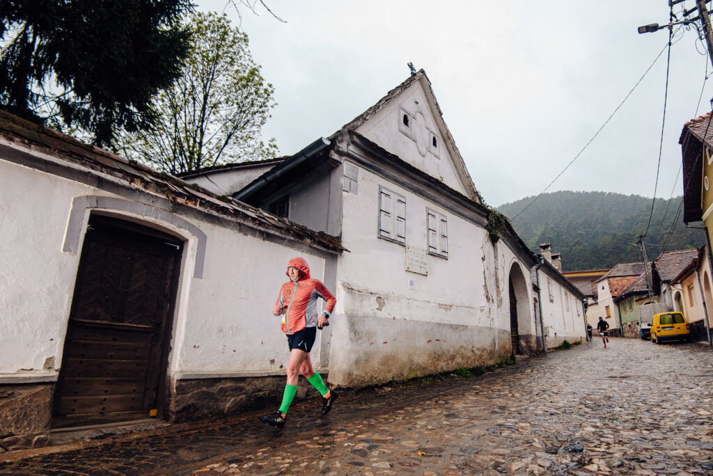 Urme Pe Play: 1.000 de alergători la etapa de maraton a Campionatelor Naționale de Alergare Montană
