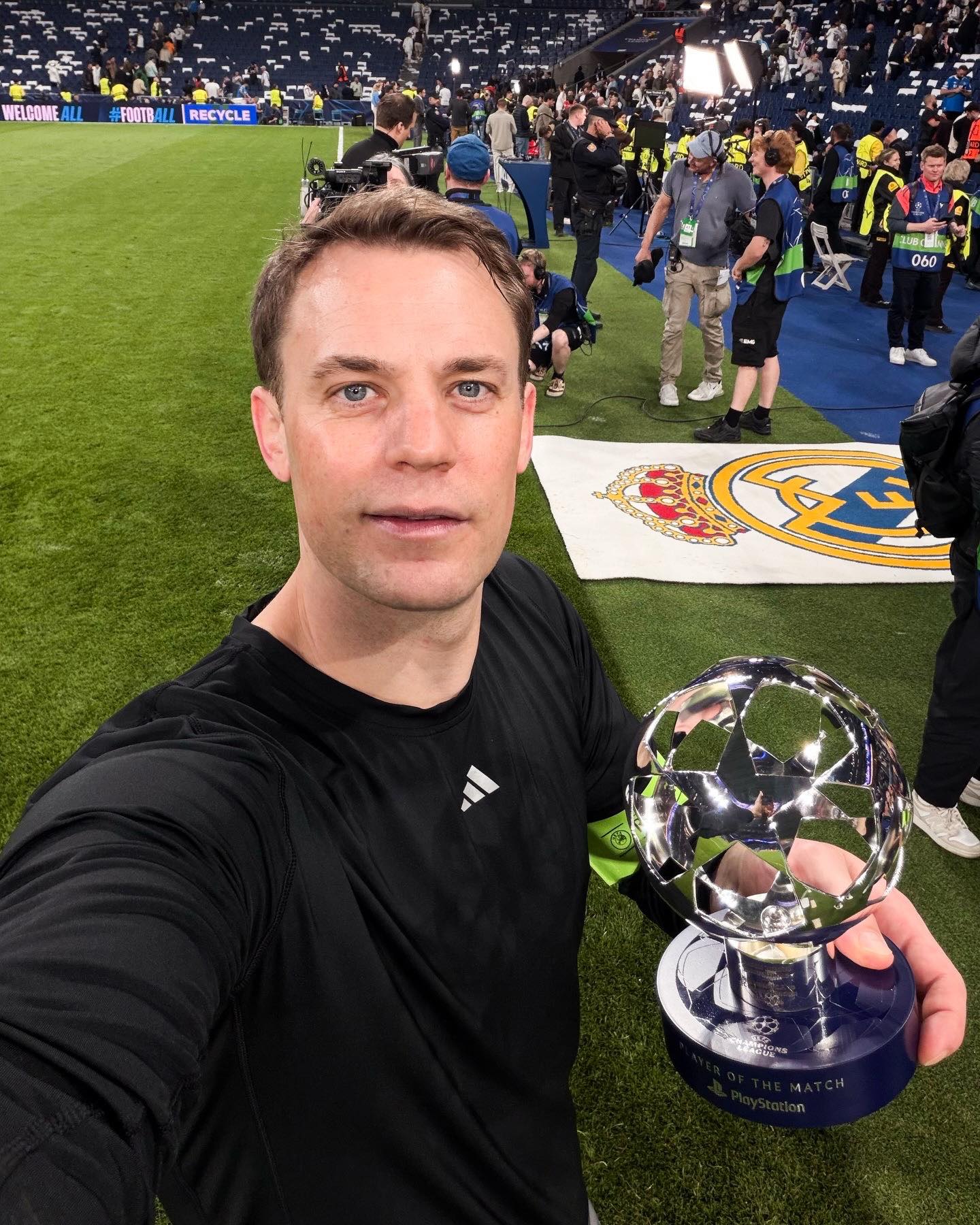 Poza pentru articolul Kompany, antrenorul echipei Bayern, despre Neuer, desemnat jucătorul meciului în victoria cu Real Madrid: Impresionant