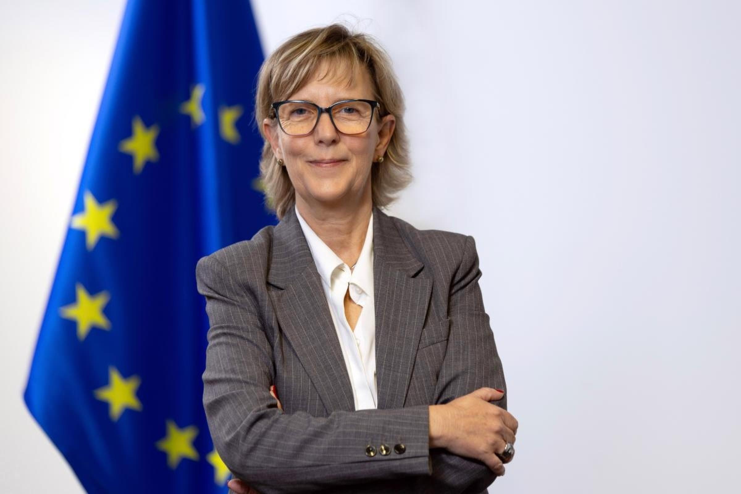 Comisarul european pentru Servicii Financiare în România