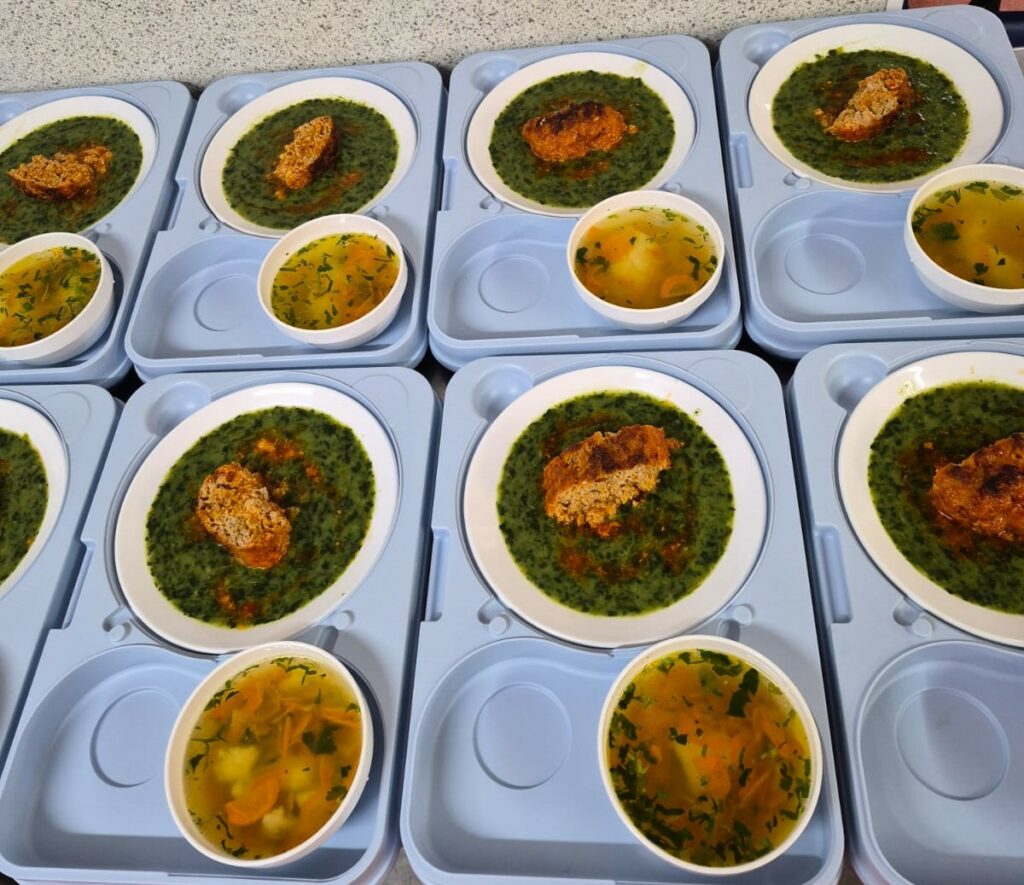 Cum arată un meniu de Paște întocmit de dieteticieni. A fost servit bolnavilor dintr-un spital din Sibiu