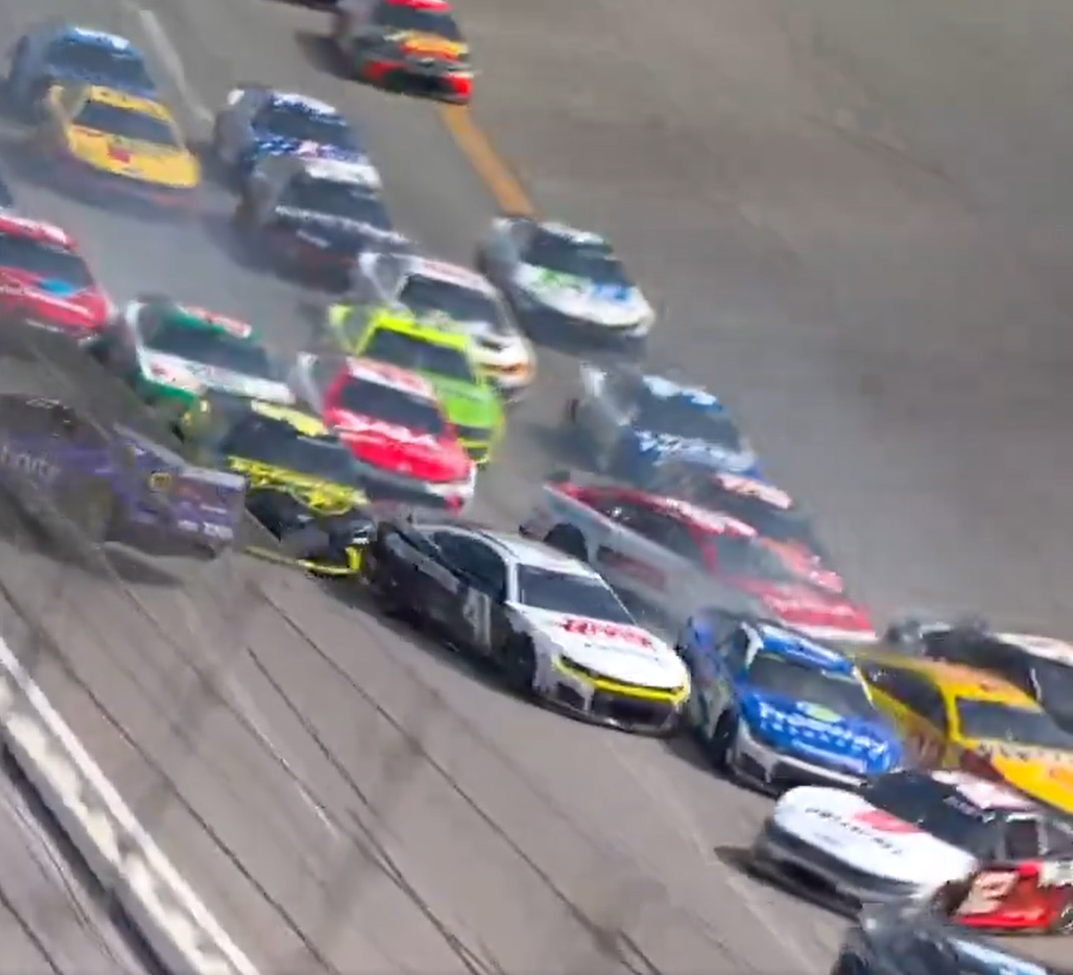 Accident uriaș în Nascar la Talladega