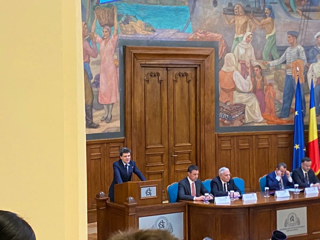 „Trăim un război informațional”. Nicușor Dan, la Forumul Educației Financiare