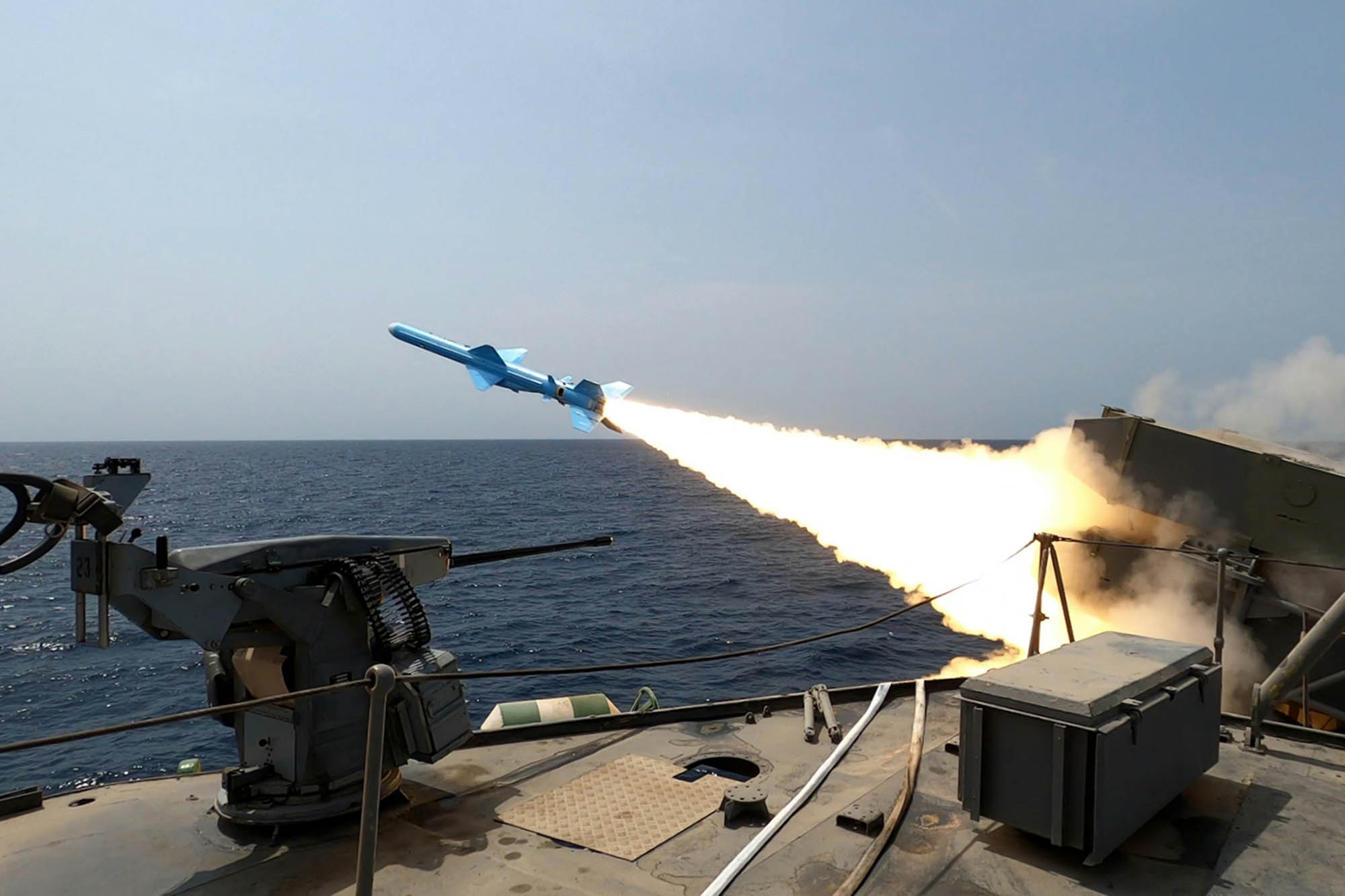 Poza pentru articolul Iranul promite să riposteze după ce un distrugător american a tras asupra unei nave de marfă