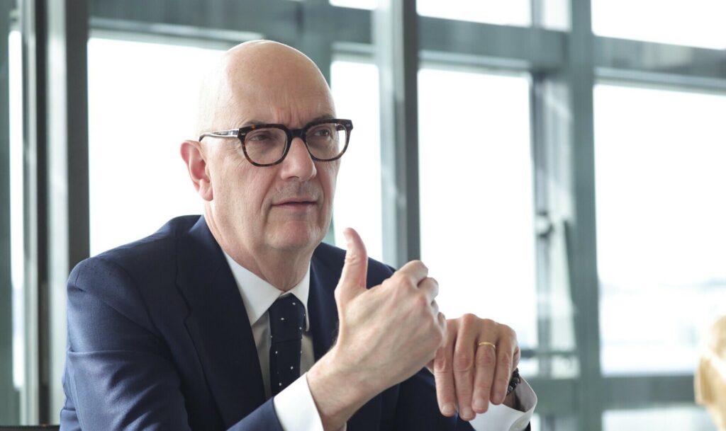 Franța pregătește noi ajutoare pentru transportatori, agricultori și marii consumatori, după scumpirea carburanților