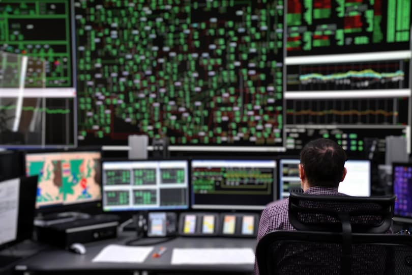 Cât curent au consumat românii de Paște? România este exportator net de energie începând din noaptea de Vinerea Mare, cu pauze de câteva minute