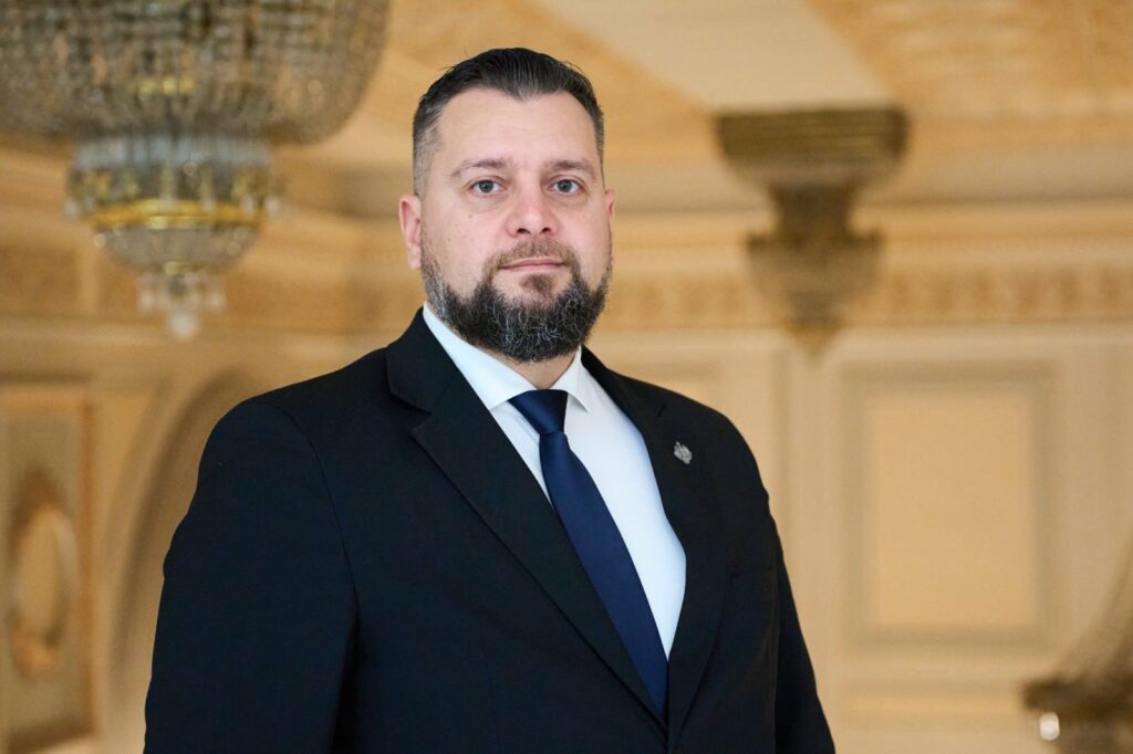 Senator AUR: Închiderea centralelor pe cărbune este o condamnare la frig și sărăcie dictată de Bruxelles. Nu putem gira distrugerea sistemului energetic național