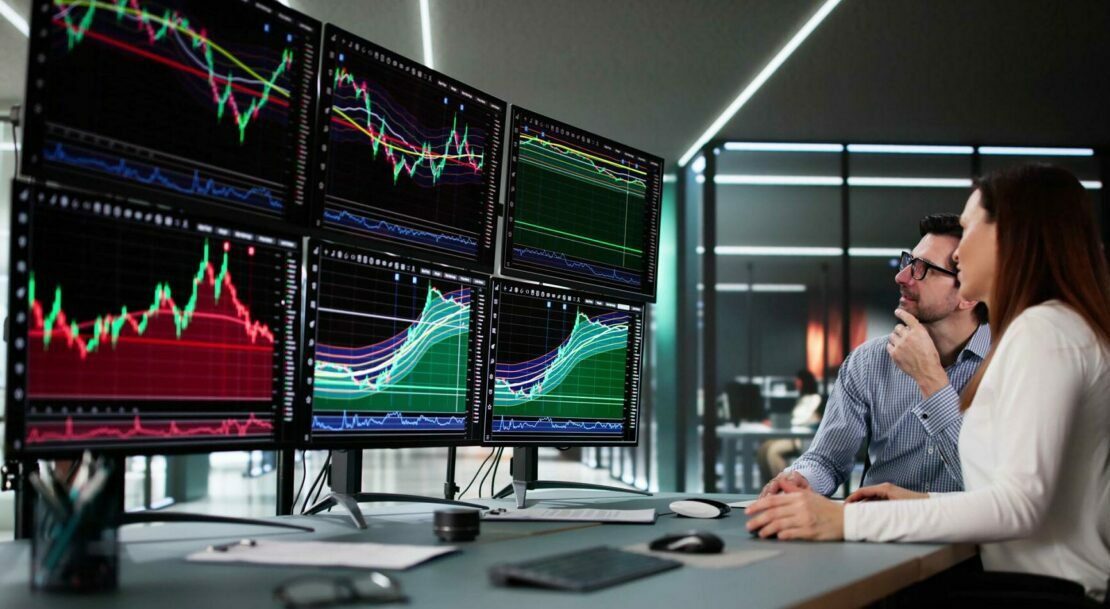 CEC Bank: Criza politică nu sperie piețele. Dobânzile și cursul rămân stabile, riscurile vin din război și ROBOR