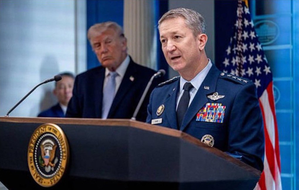 Trump analizează noi opțiuni militare în Iran, inclusiv atacuri rapide și controlul Strâmtorii Hormuz