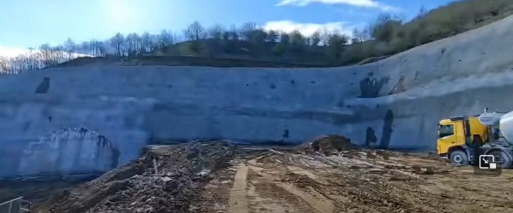 Au început săpăturile la un nou tunel pe autostrada Sibiu-Pitești