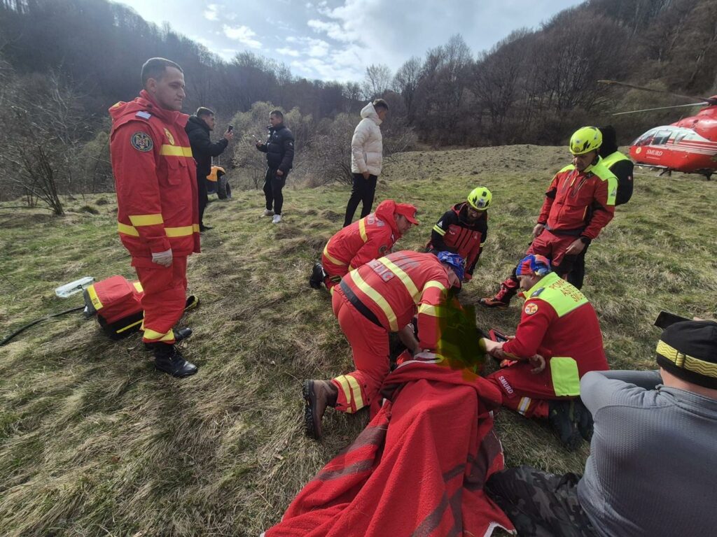 Accident grav cu ATV la Petrila, în zona Dealul Crucii. Victima, transportată de urgență cu elicopterul SMURD