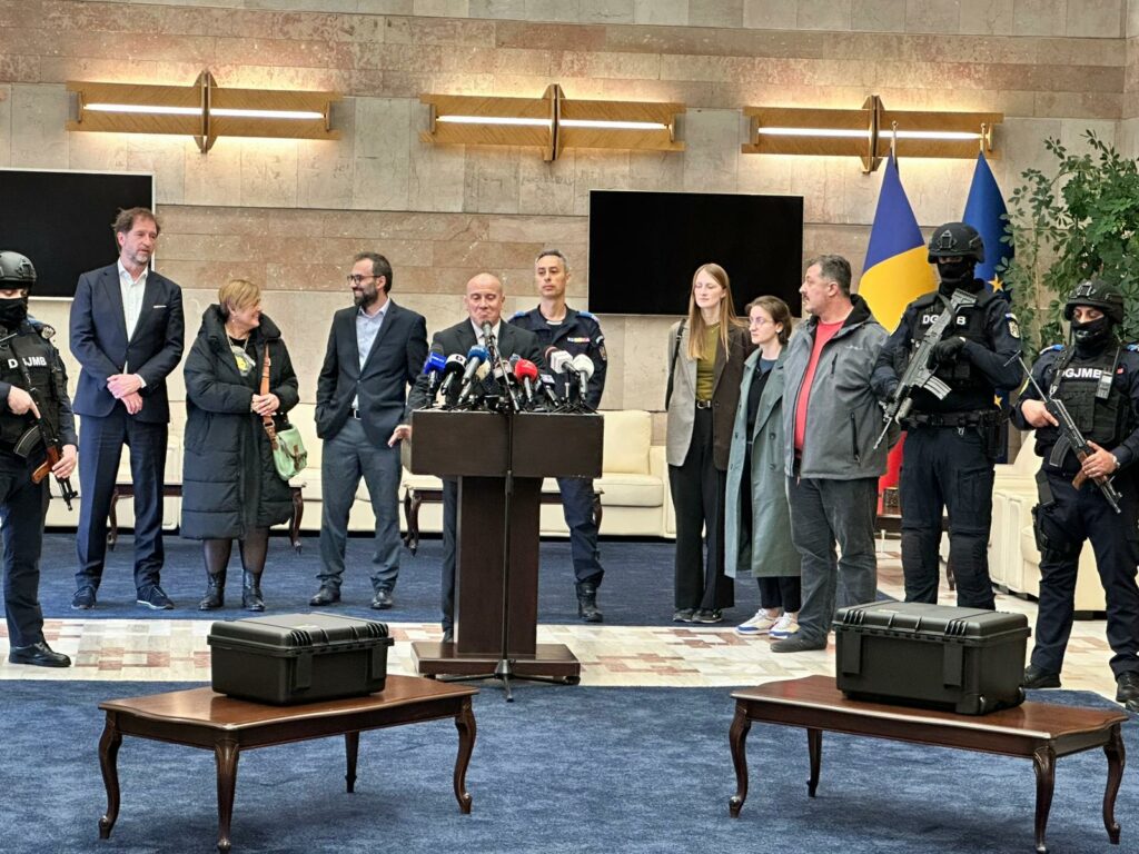 Coiful de la Coțofenești și brățările dacice au ajuns în țară