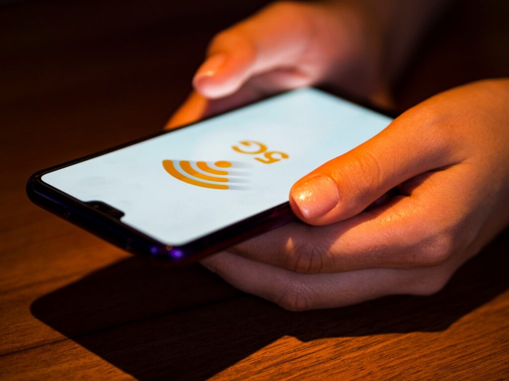 Ce este roamingul și cum funcționează — tot ce trebuie să știi în 2026 (P)