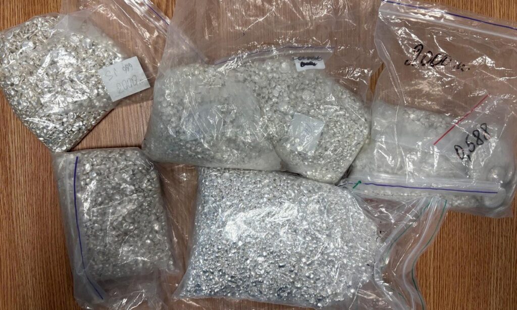 Peste 15 kg de argint, descoperite la PTF Halmeu. Un cetățean ucrainean, cercetat pentru contrabandă