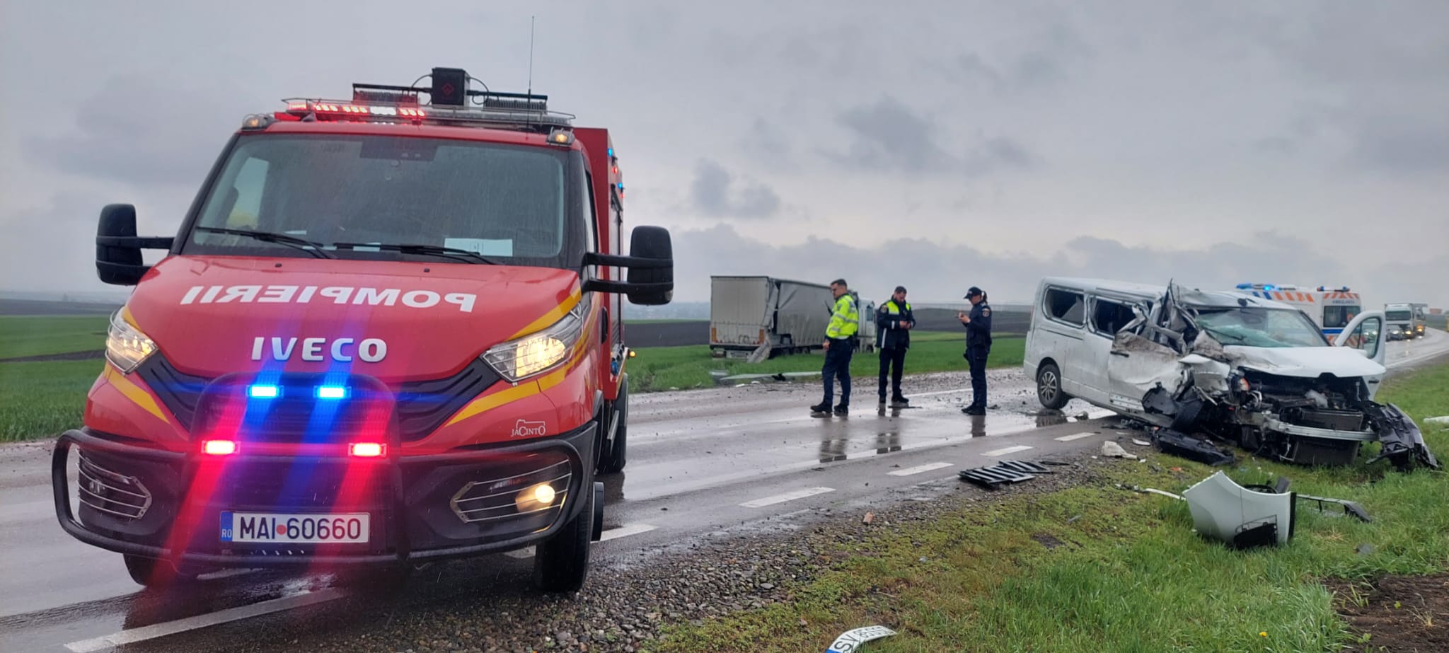 Poza pentru articolul Accident rutier pe E85. Patru persoane au nevoie de ajutorul medicilor