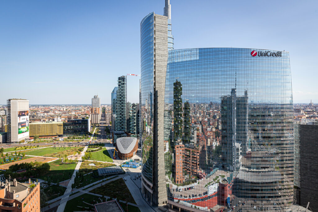 UniCredit vinde o parte din afacerea din Rusia unui investitor din Emiratele Arabe Unite