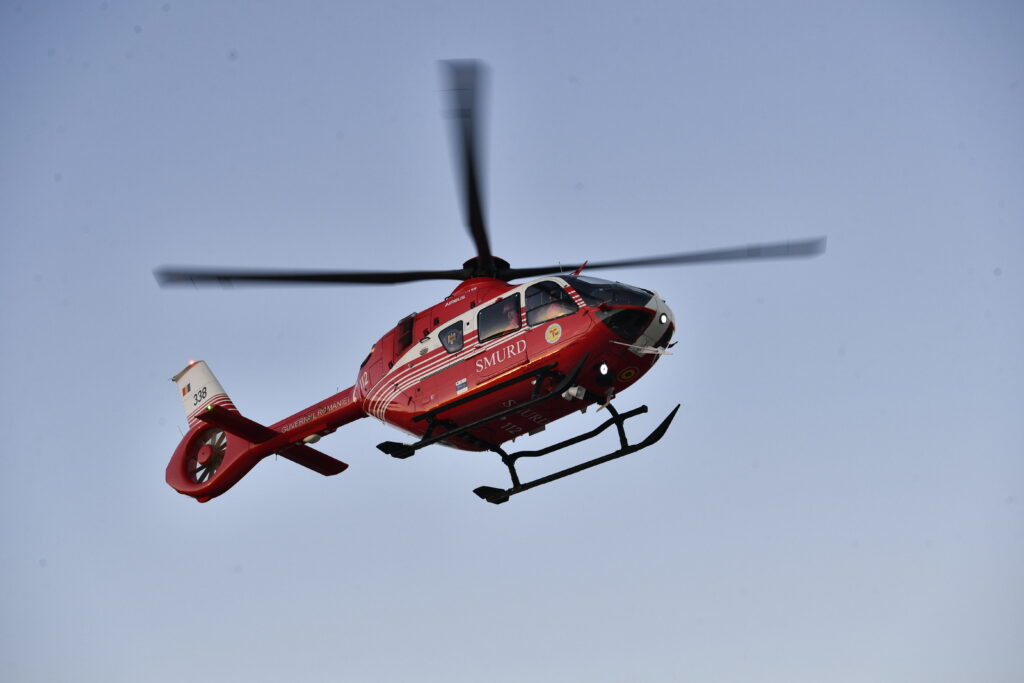 Bărbat electrocutat lângă un vagon în gara Ghighiu. Un elicopter SMURD a fost trimis de urgență