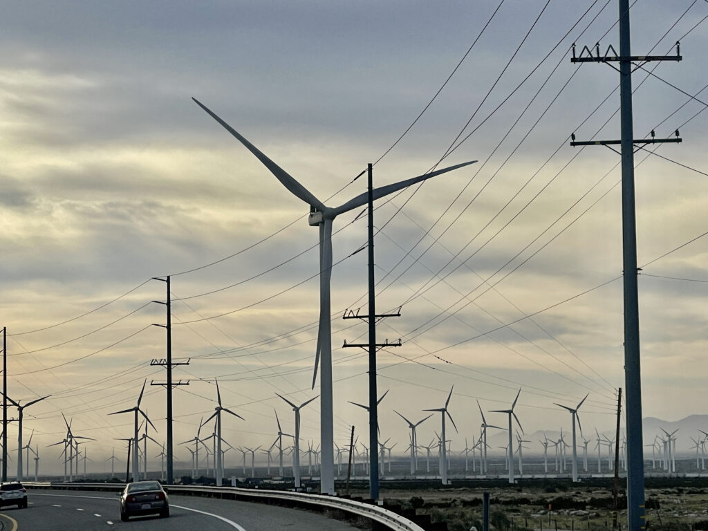Administrația Trump blochează mai multe proiecte de energie eoliană, invocând motive de securitate națională