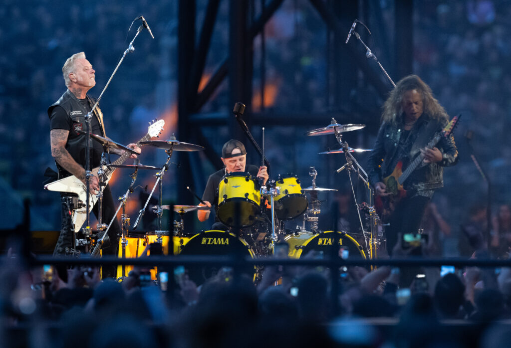 Metallica își îndeamnă fanii să doneze sânge și plasmă înaintea turneului din Marea Britanie