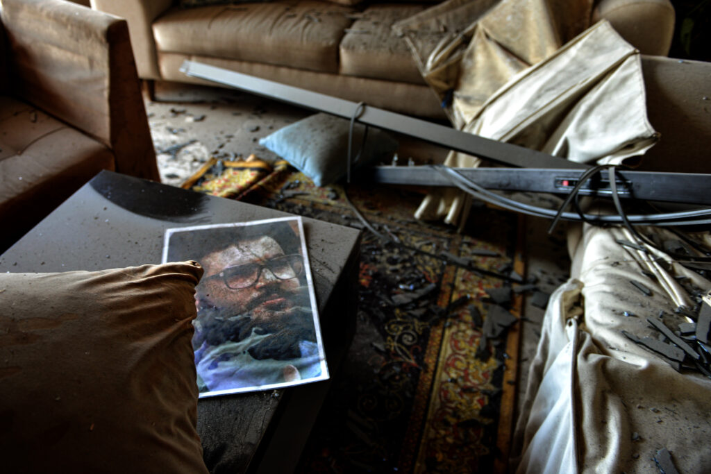 „Vrei să mori singur sau împreună cu ceilalți?” Cum transformă Israelul datele din telefoane în ținte militare în Liban