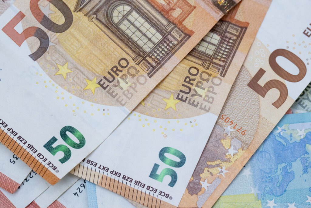 7 moduri prin care poți economisi bani fără să faci schimbări radicale