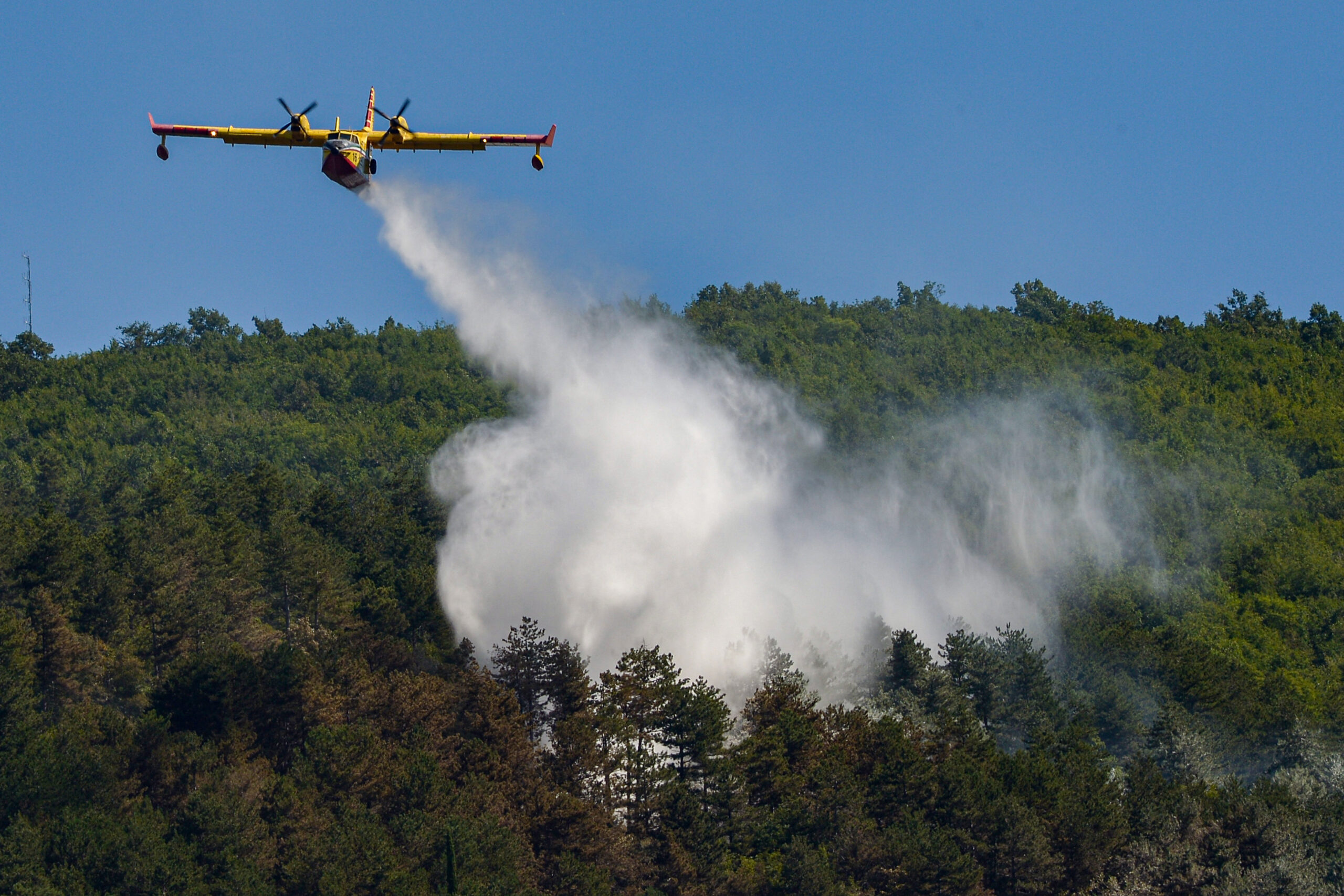 Italia: Peste trei mii evacuati din cauza incendiului