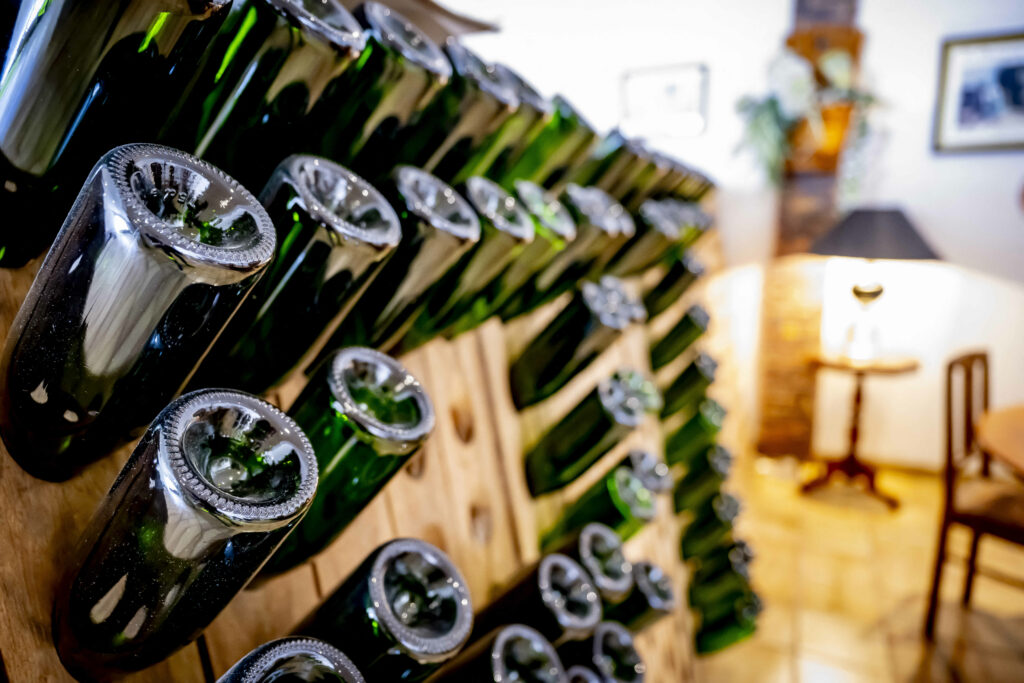 Comoara ascunsă a lui Stalin: 40.000 de sticle de vin, scoase la licitație