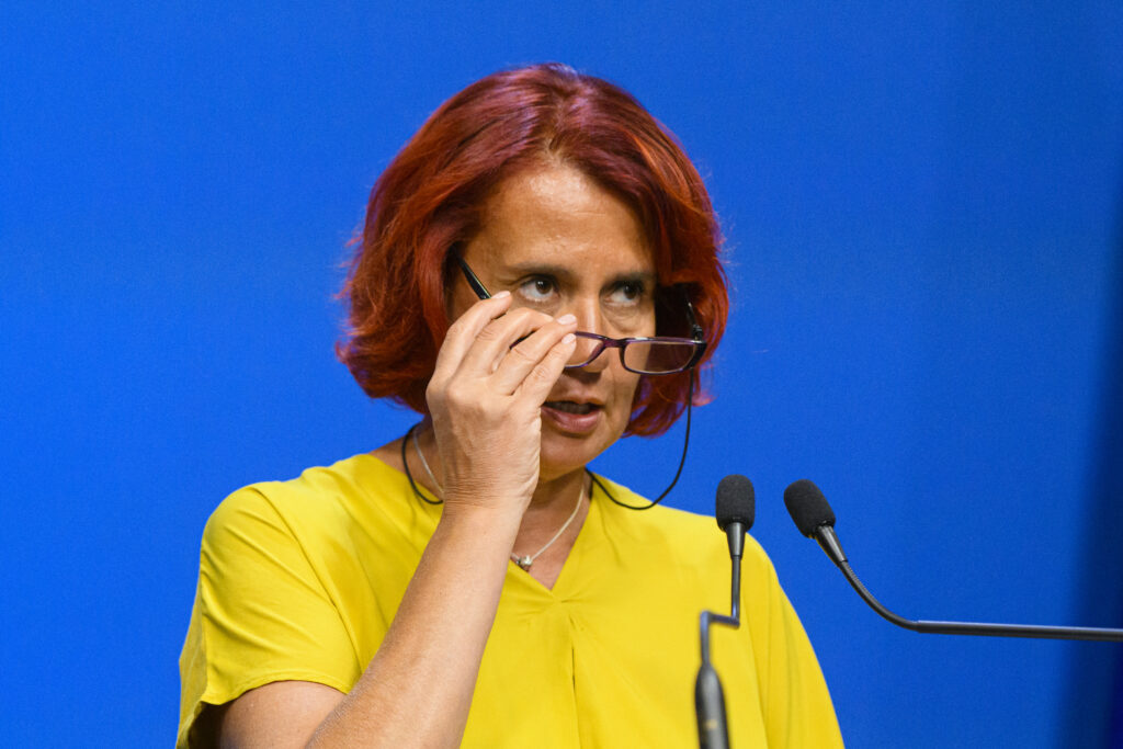 Șeful Vămii, numit de Ilie Bolojan și prins de procurori, pentru „rezultate remarcabile”? Ce insinuează purtătorul de cuvânt al Guvernului în discuțiile cu jurnaliștii