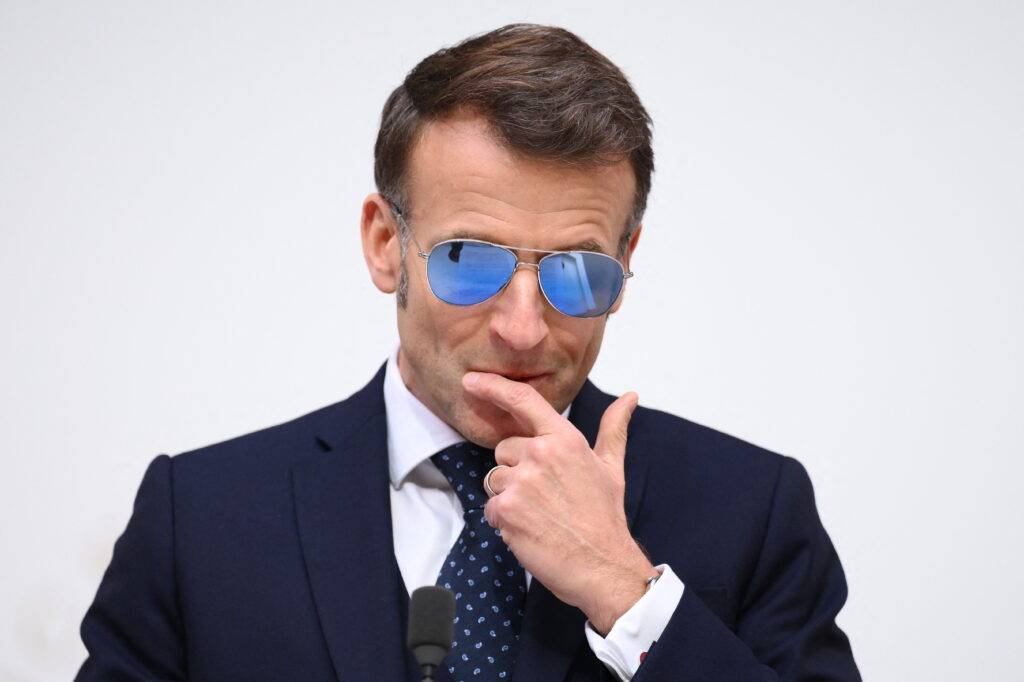 Emmanuel Macron dansează pe melodia „Hakuna Matata” și aleargă alături de dublul campion olimpic la maraton Eliud Kipchoge, în Kenya