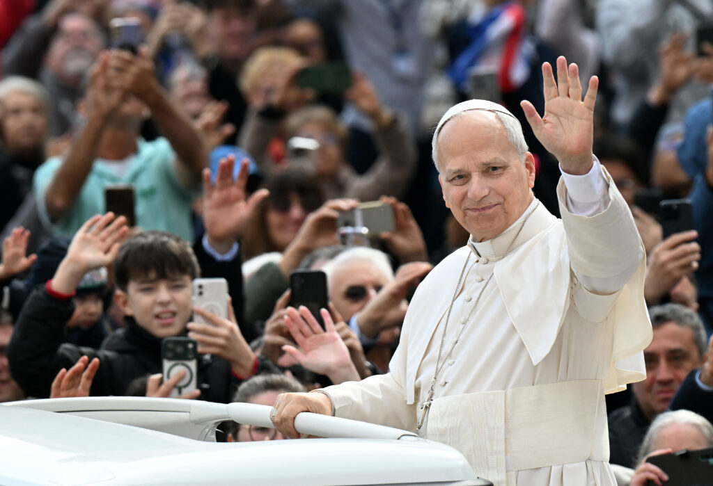Papa Leon vizitează „Țara Focurilor” din Italia, unde mai mulți copii au murit de cancer din cauza deșeurilor toxice