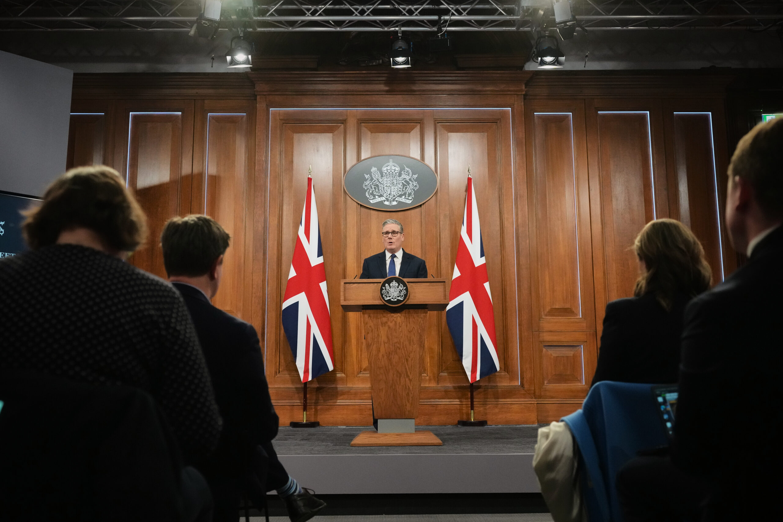 Poza pentru articolul Trei miniștri din guvernul britanic și-au dat demisia în semn de protest față de premierul Starmer