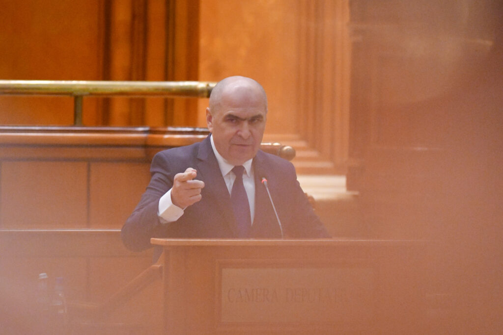 Bolojan, împiedicat să se întoarcă imediat la guvernare de o decizie CCR. Reînvestirea sa, o excepție istorică