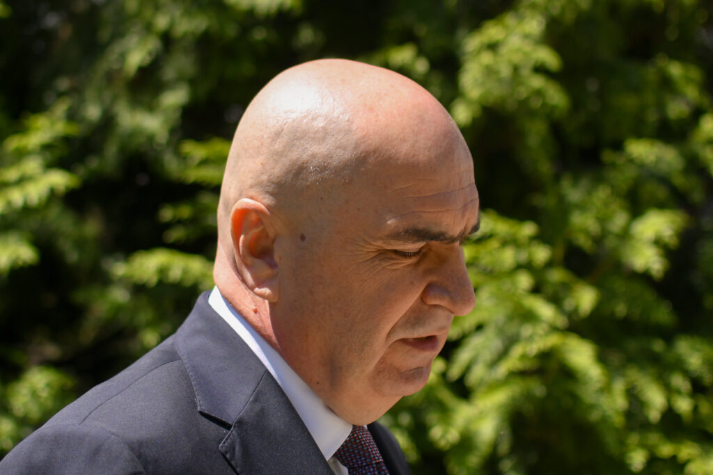 „Ne place, nu ne place, salarizarea unor demnitari pe o anumită scară este inevitabilă” – Bolojan despre salariile demnitarilor