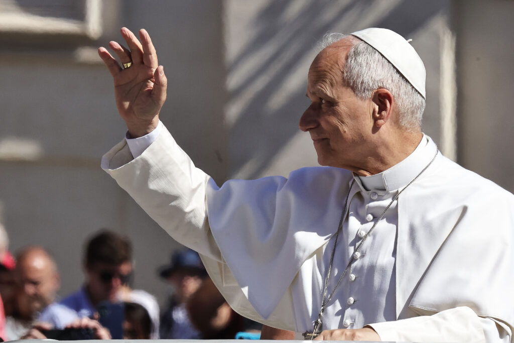 Papa Leon al XIV-lea, îngrijorat de atacurile masive asupra Ucrainei: „Oriunde cad rachete și drone, speranțele se prăbușesc”