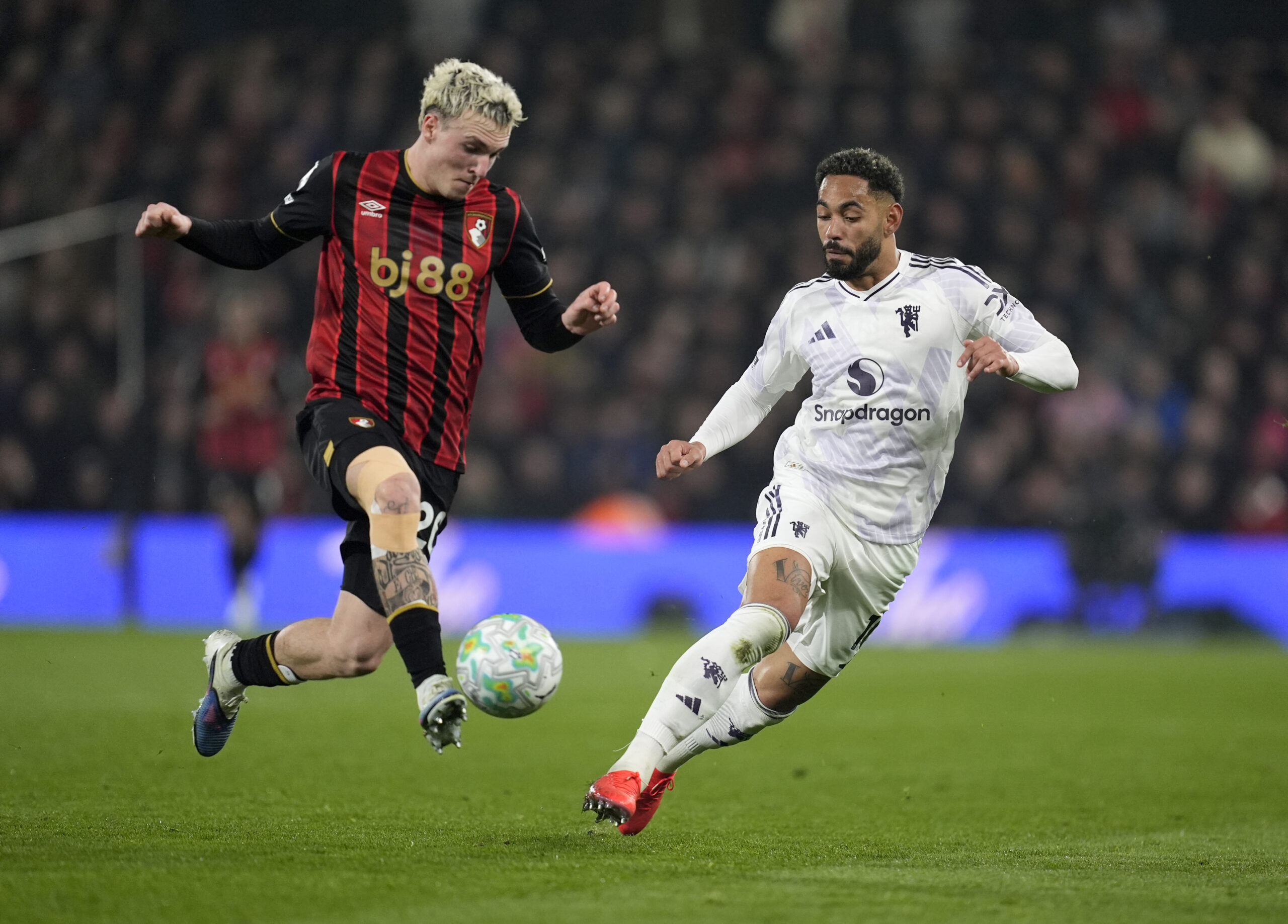 Fotbalist din Premier League, suspendat în anchetă