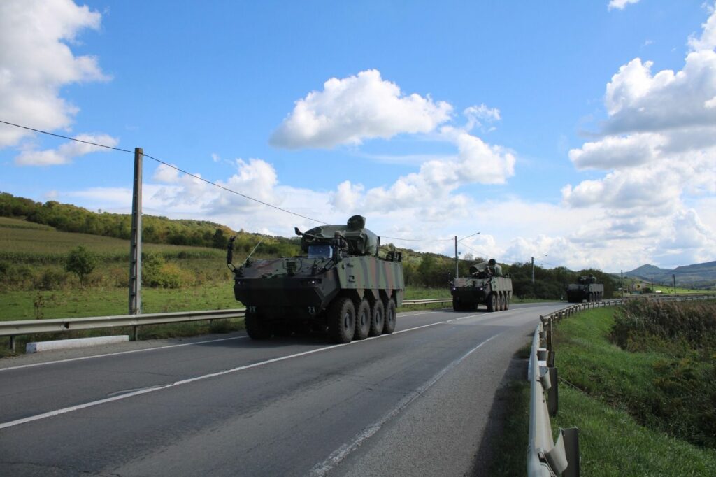 Trei blindate ale Armatei s-au ciocnit în județul Sălaj, 11 militari au fost răniți