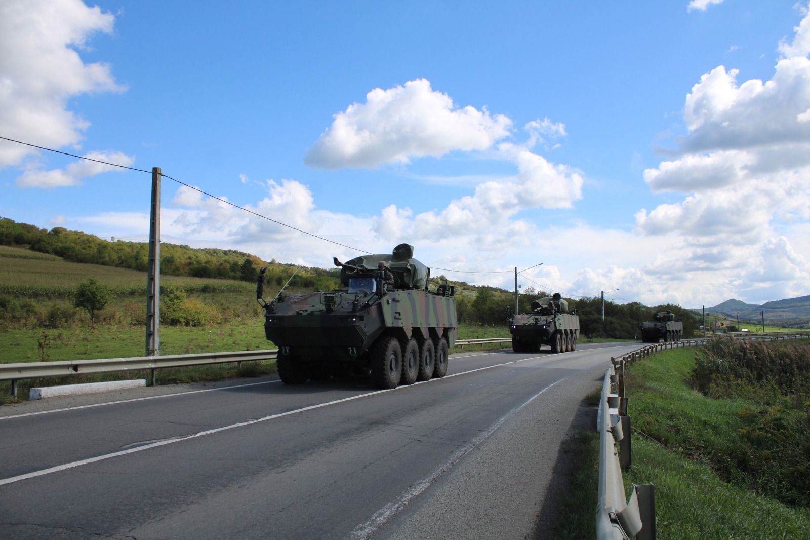Unsprezece militari răniţi în accident pe DN 1C