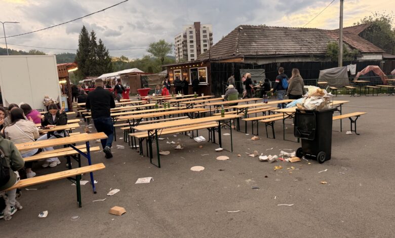 Târg de plăcinte și căpșuni, închis la Brașov din cauza mizeriei. Primar: „O petrecere de prost gust”