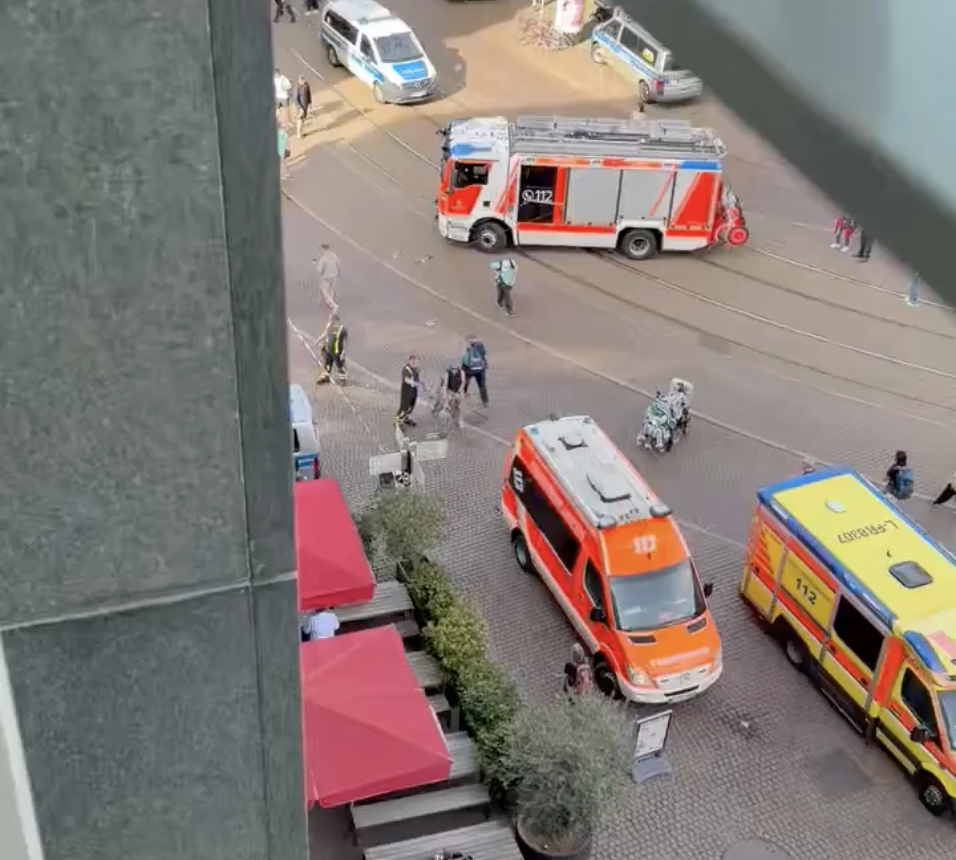 UPDATE. O mașină a intrat în mulțime în Leipzig: 2 morți, 2 răniți