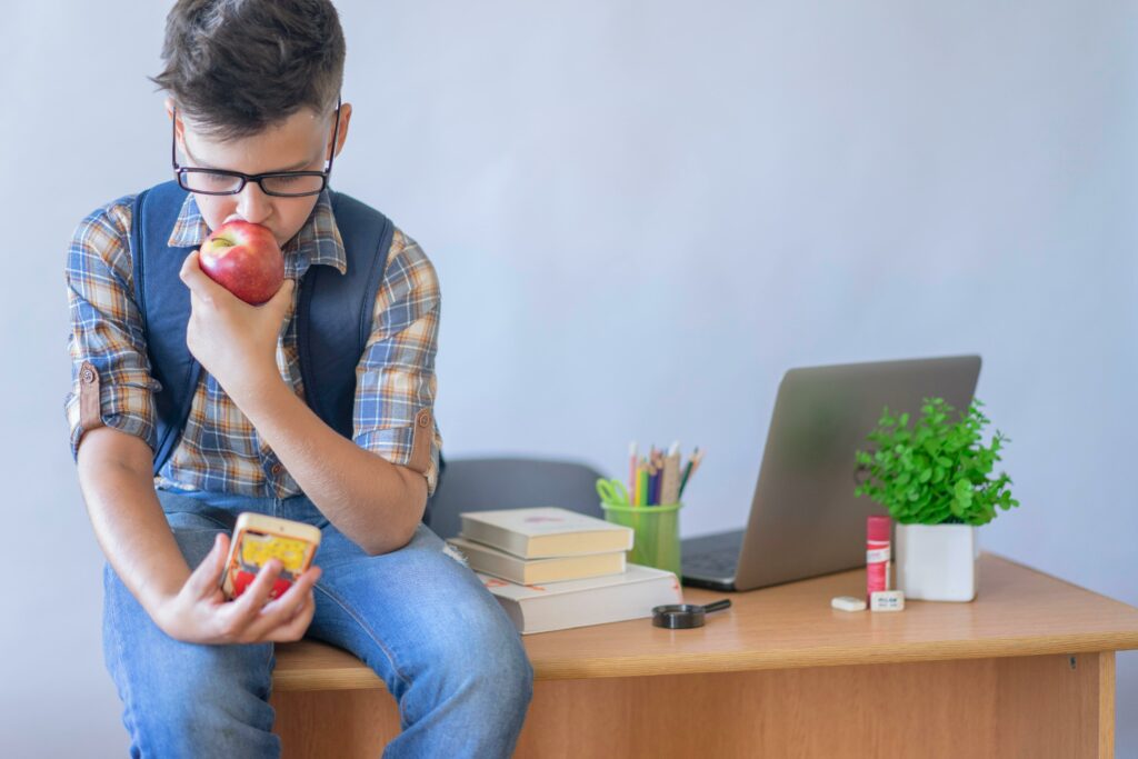Studiu CJ Sibiu: peste 60% dintre elevi refuză iaurtul din programul școlar. Mărul, singurul produs apreciat aproape unanim