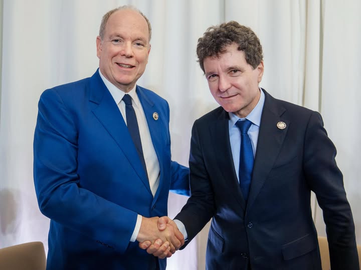 Nicușor Dan s-a întâlnit cu Principele Albert al II-lea de Monaco în marja summitului Comunității Politice Europene