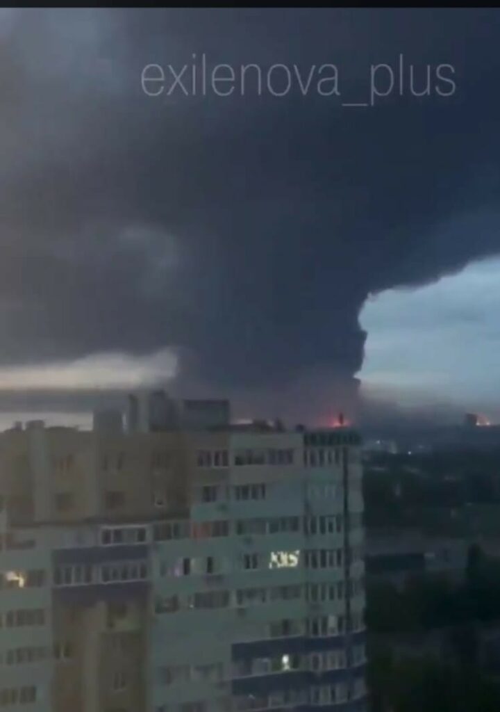 Incendiu de proporții după ce drone ucrainene ar fi lovit o rafinărie rusească din Ryazan