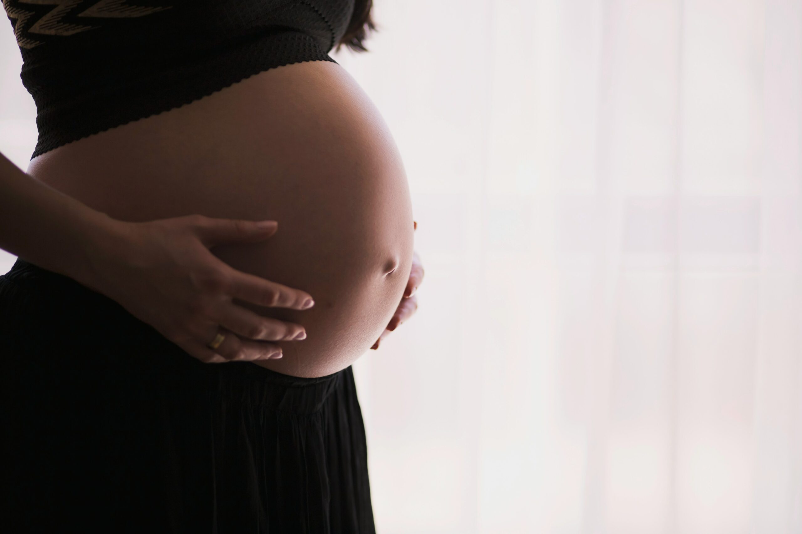 Femeile ar putea avea dreptul la însoțitor în sala de naștere