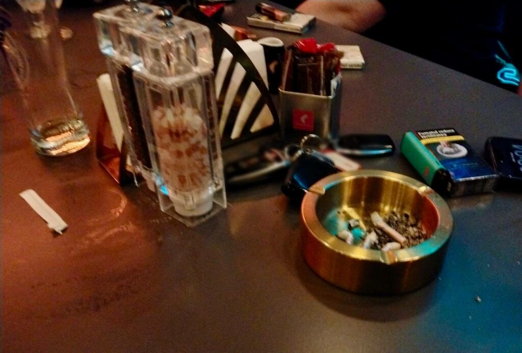 Amenzi pe Bulevardul Decebal din Capitală. În zeci de restaurante furmatul era „practică uzuală”