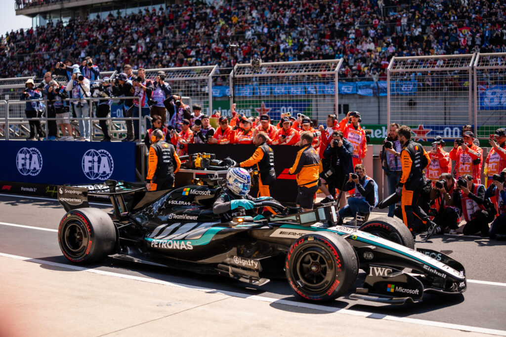 George Russell câștigă sprintul din Canada în Formula 1 după un duel tensionat cu Antonelli și Norris