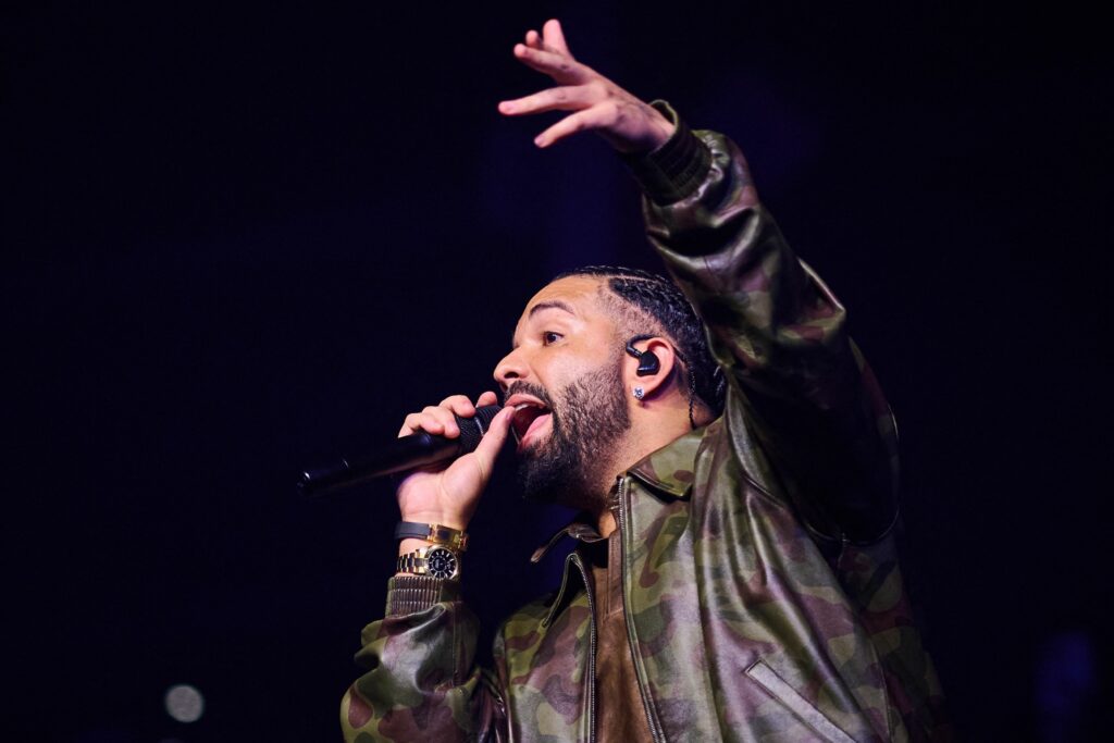 Istorie în muzică. Drake îl detronează pe Michael Jackson și stabilește un nou record în Billboard Hot 100