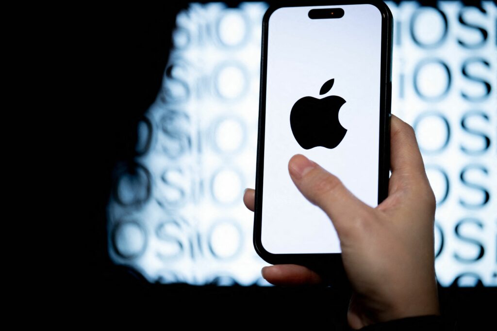 WSJ: Apple a ajuns la un acord preliminar cu Intel privind producția de cipuri