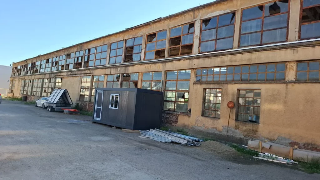 G4Media: Uzina care înarma România a ajuns să supraviețuiască din producție civilă. Povestea declinului Uzinei Mecanice Orăștie