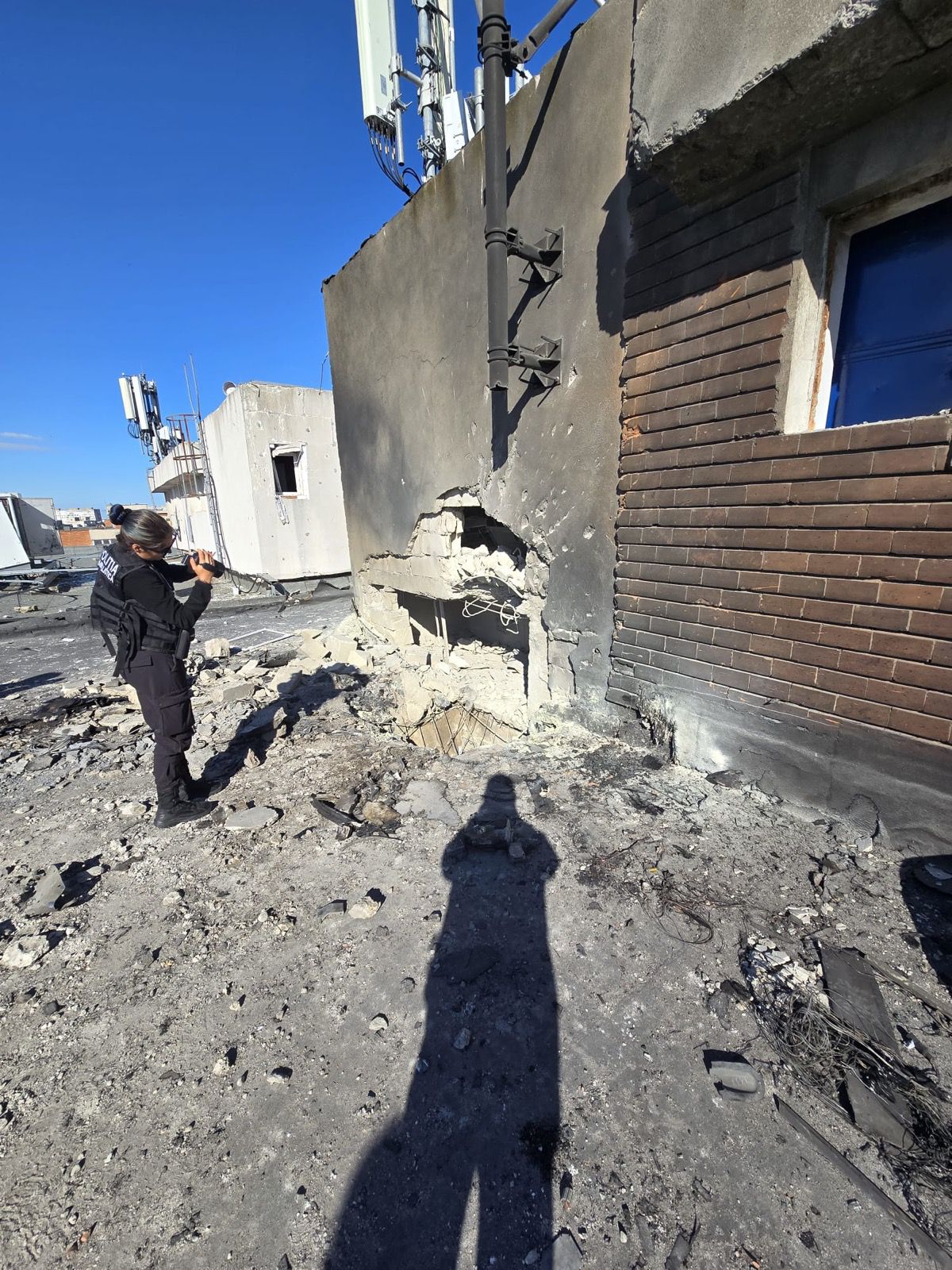 Poza pentru articolul O comisie va evalua pagubele și va stabili valoarea ajutoarelor financiare de urgență acordate familiilor ale căror locuințe au fost afectate de prăbușirea dronei la Galați